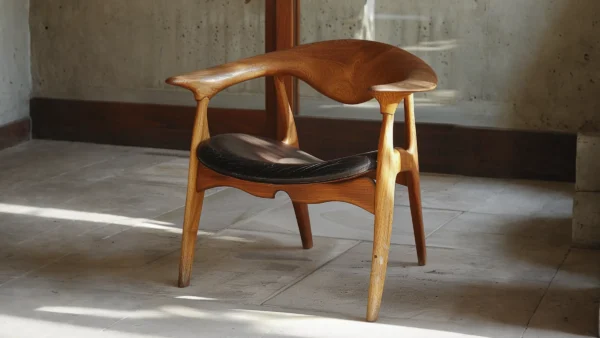 Elegant-Wooden-Chair-1.webp Second product